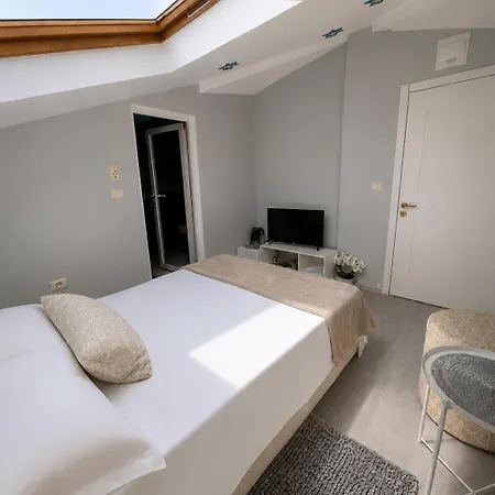 Kamelia Hotel 2*