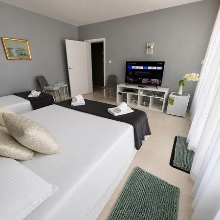 Otel Kamelia 2*